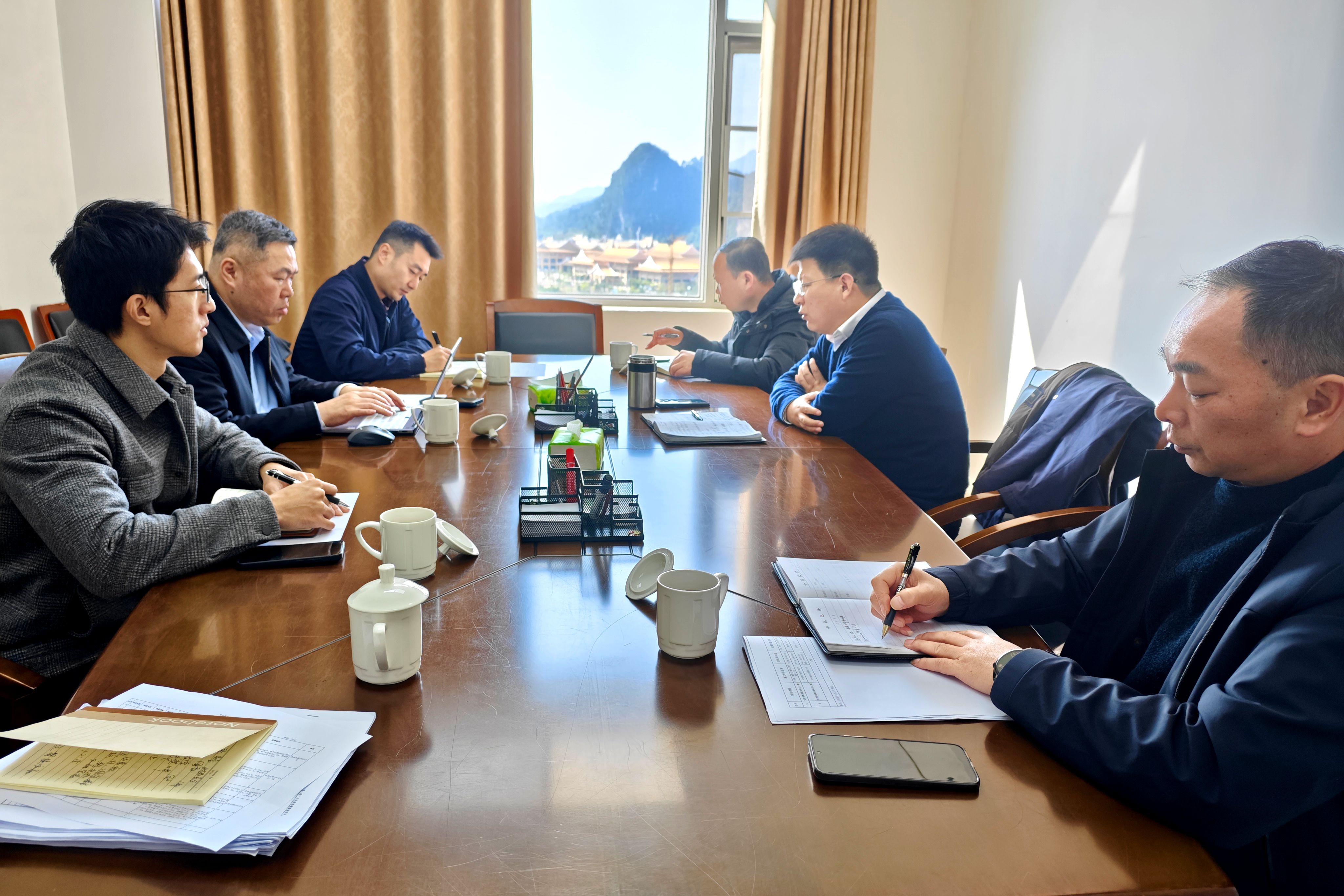 中小擔保領(lǐng)導(dǎo)帶隊到憑祥市政府共商融資擔保合作